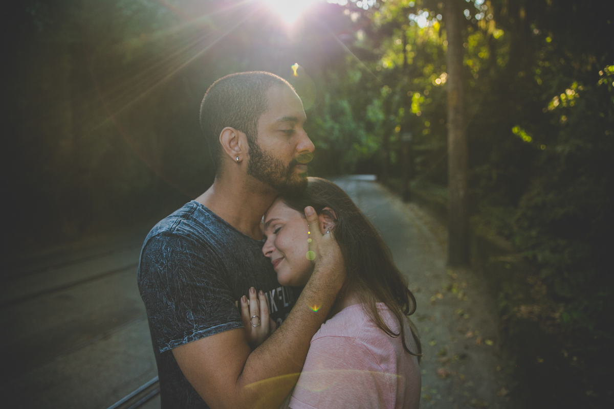 ensaio de casal ao ar livre, como posar para ensaio fotografico, ensaio pre casamento, ensaio pre wedding, aline lelles, fotografia afetiva, fotografia lifestyle, fotos de casal, ensaio de casal