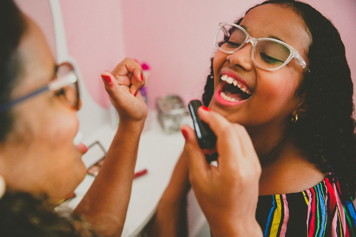 maquiagem para cirancas, aline lelles, fotos de familia, fotografia de familia, fodocumentario, geracoes de familia, ancestralidade, constelacao familiar, terapia de familia, uniao de familia, familia que ora unida, pais e filhos, melhor fotografo rj