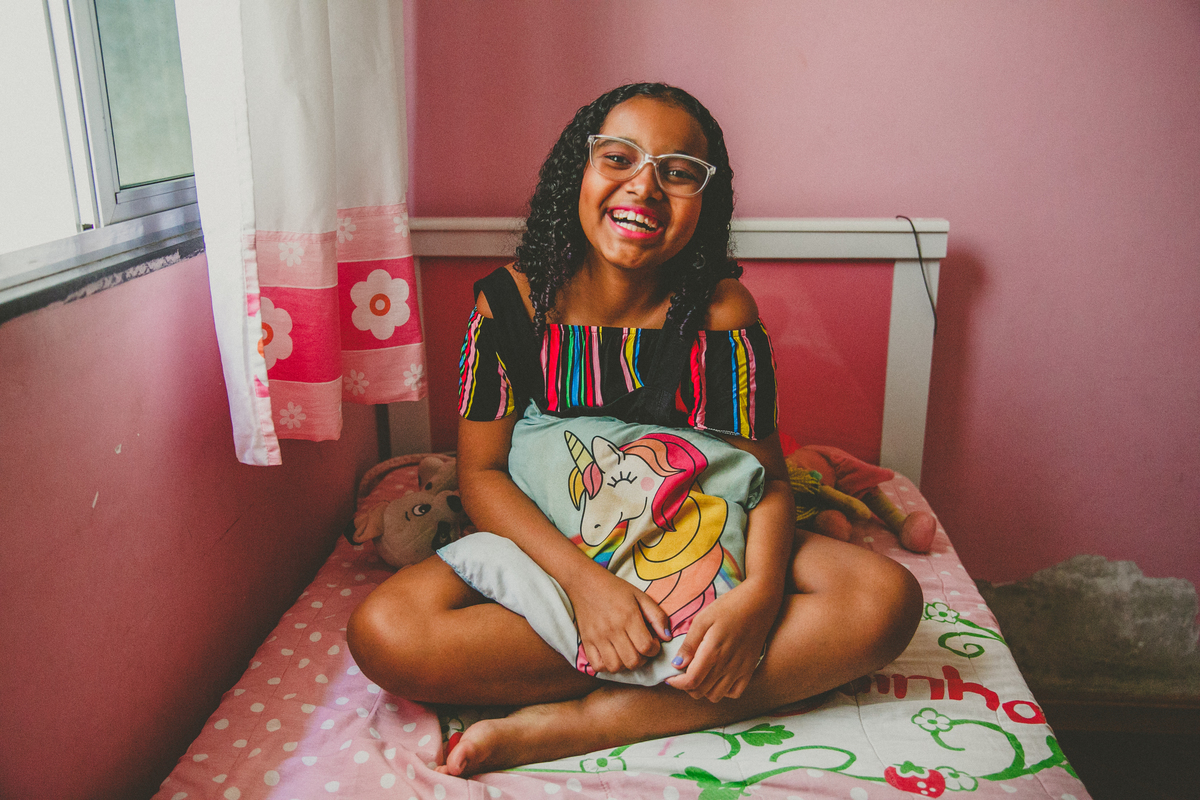 quarto de menina, aline lelles, fotos de familia, fotografia de familia, fodocumentario, geracoes de familia, ancestralidade, constelacao familiar, terapia de familia, uniao de familia, familia que ora unida, pais e filhos, melhor fotografo rj