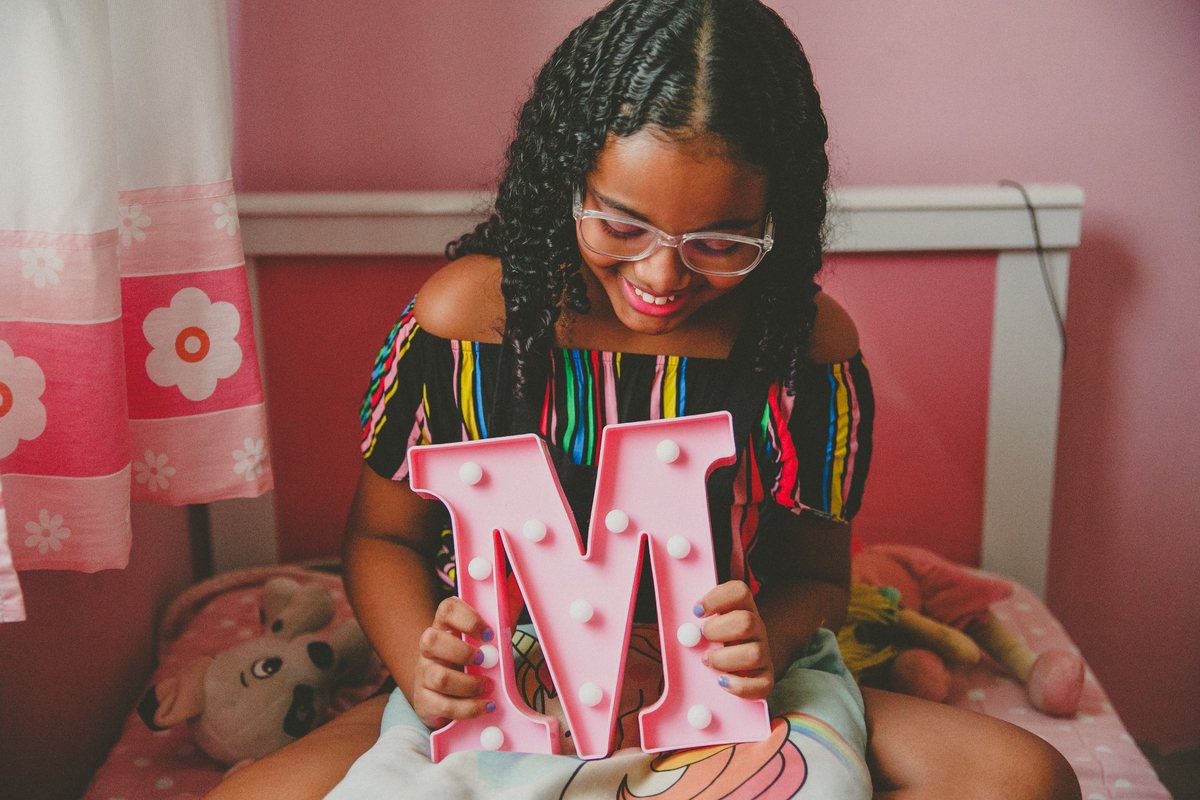 quarto de menina, aline lelles, fotos de familia, fotografia de familia, fodocumentario, geracoes de familia, ancestralidade, constelacao familiar, terapia de familia, uniao de familia, familia que ora unida, pais e filhos, melhor fotografo rj