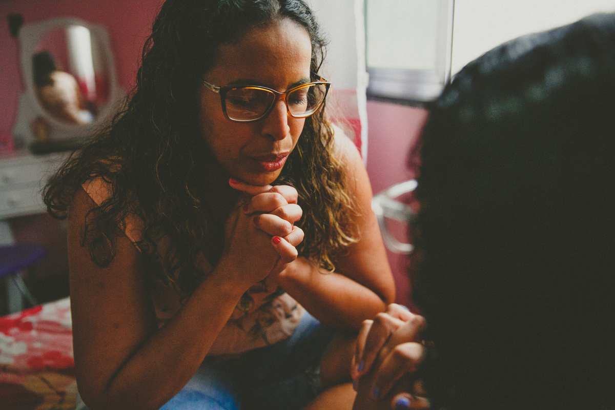 criancas que oram, fe em deus aline lelles, fotos de familia, fotografia de familia, fodocumentario, geracoes de familia, ancestralidade, constelacao familiar, terapia de familia, uniao de familia, familia que ora unida, pais e filhos, melhor fotografo rj