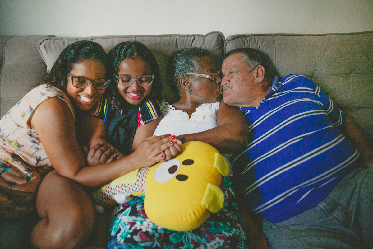 familia reunida, aline lelles, fotos de familia, fotografia de familia, fodocumentario, geracoes de familia, ancestralidade, constelacao familiar, terapia de familia, uniao de familia, familia que ora unida, pais e filhos, melhor fotografo rj