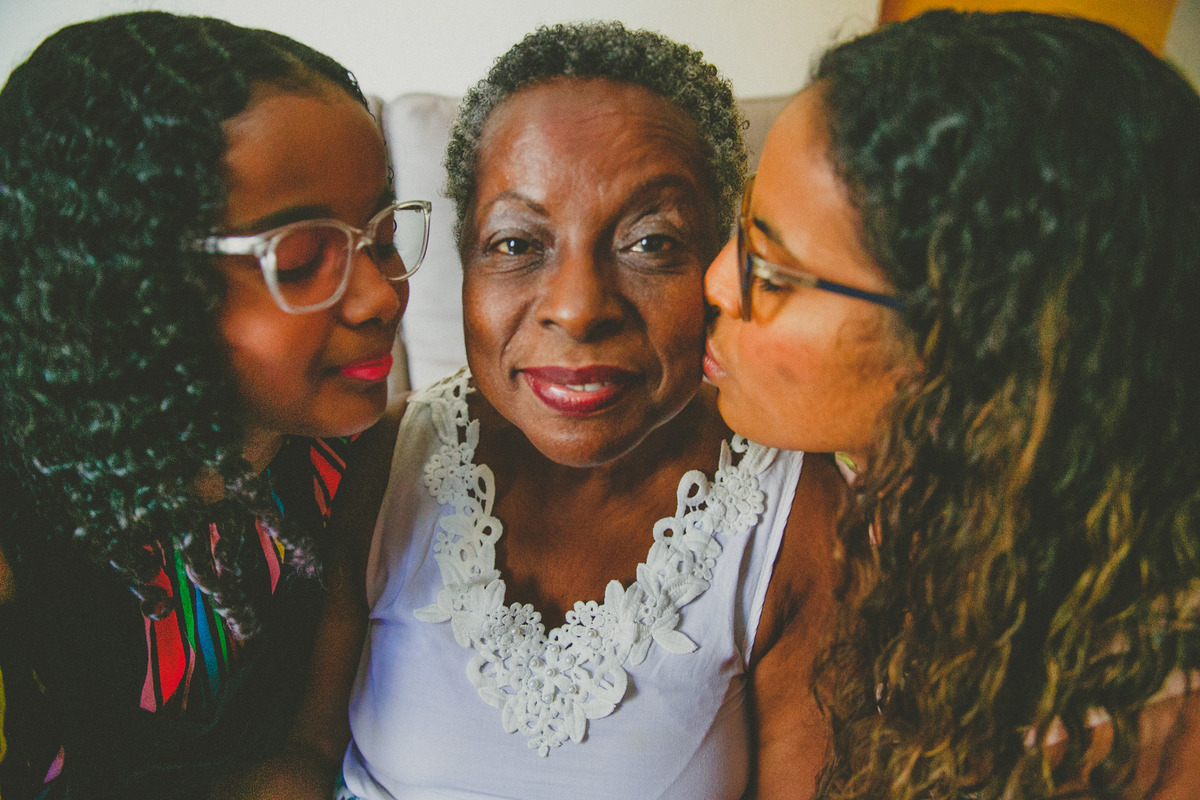 cotidiano poesia, aline lelles, fotos de familia, fotografia de familia, fodocumentario, geracoes de familia, ancestralidade, constelacao familiar, terapia de familia, uniao de familia, familia que ora unida, pais e filhos, melhor fotografo rj