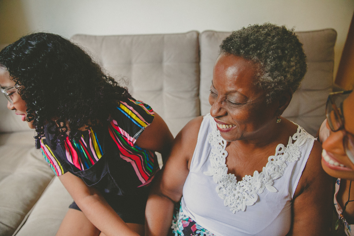 cotidiano poesia, aline lelles, fotos de familia, fotografia de familia, fodocumentario, geracoes de familia, ancestralidade, constelacao familiar, terapia de familia, uniao de familia, familia que ora unida, pais e filhos, melhor fotografo rj