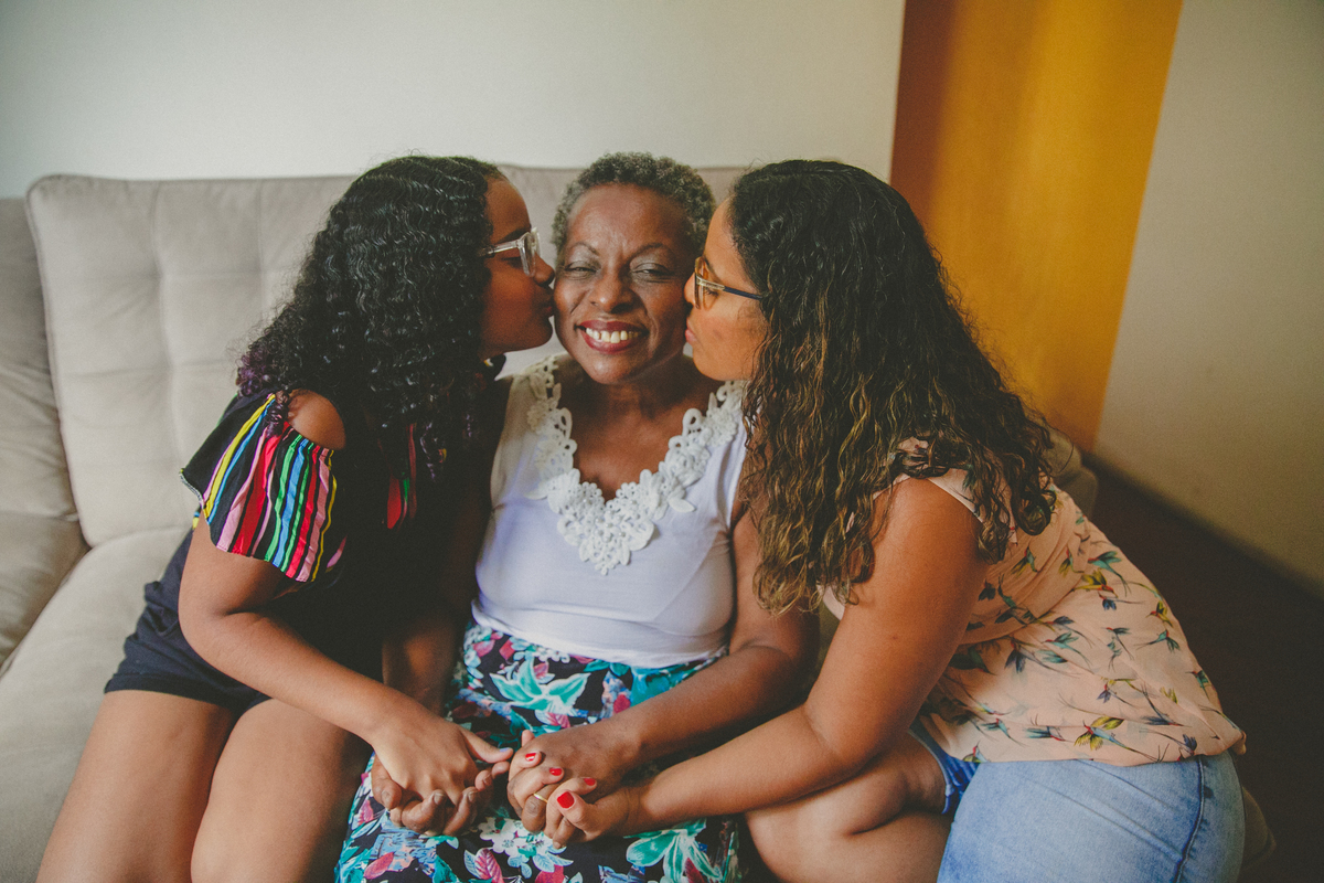 cotidiano poesia, aline lelles, fotos de familia, fotografia de familia, fodocumentario, geracoes de familia, ancestralidade, constelacao familiar, terapia de familia, uniao de familia, familia que ora unida, pais e filhos, melhor fotografo rj