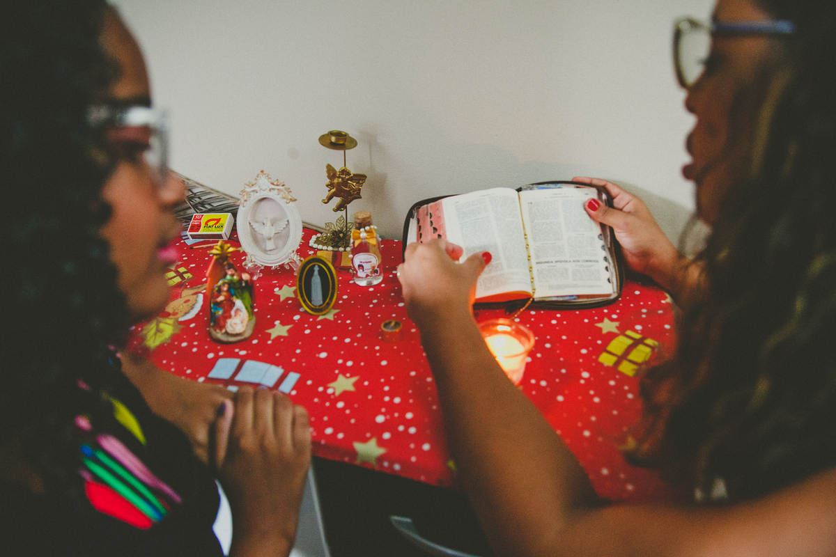 cotidiano poesia, aline lelles, fotos de familia, fotografia de familia, fodocumentario, geracoes de familia, ancestralidade, constelacao familiar, terapia de familia, uniao de familia, familia que ora unida, pais e filhos, melhor fotografo rj