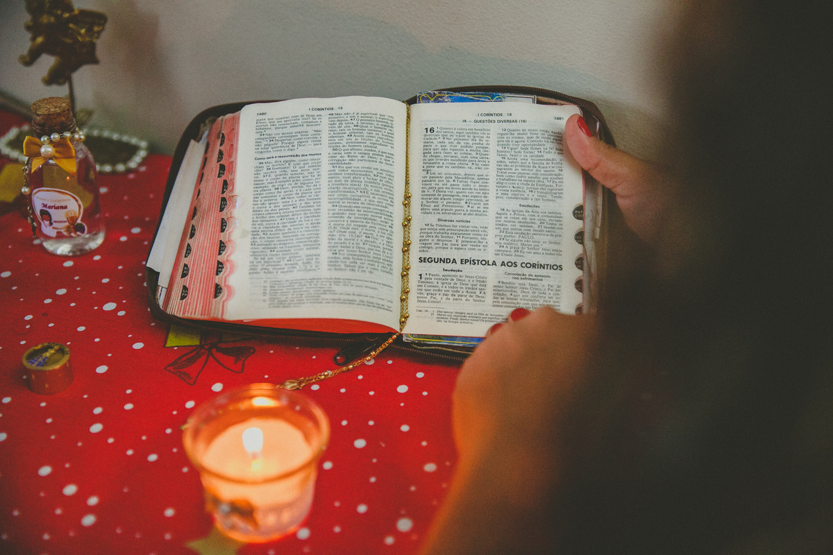 cotidiano poesia, aline lelles, fotos de familia, fotografia de familia, fodocumentario, geracoes de familia, ancestralidade, constelacao familiar, terapia de familia, uniao de familia, familia que ora unida, pais e filhos, melhor fotografo rj, biblia