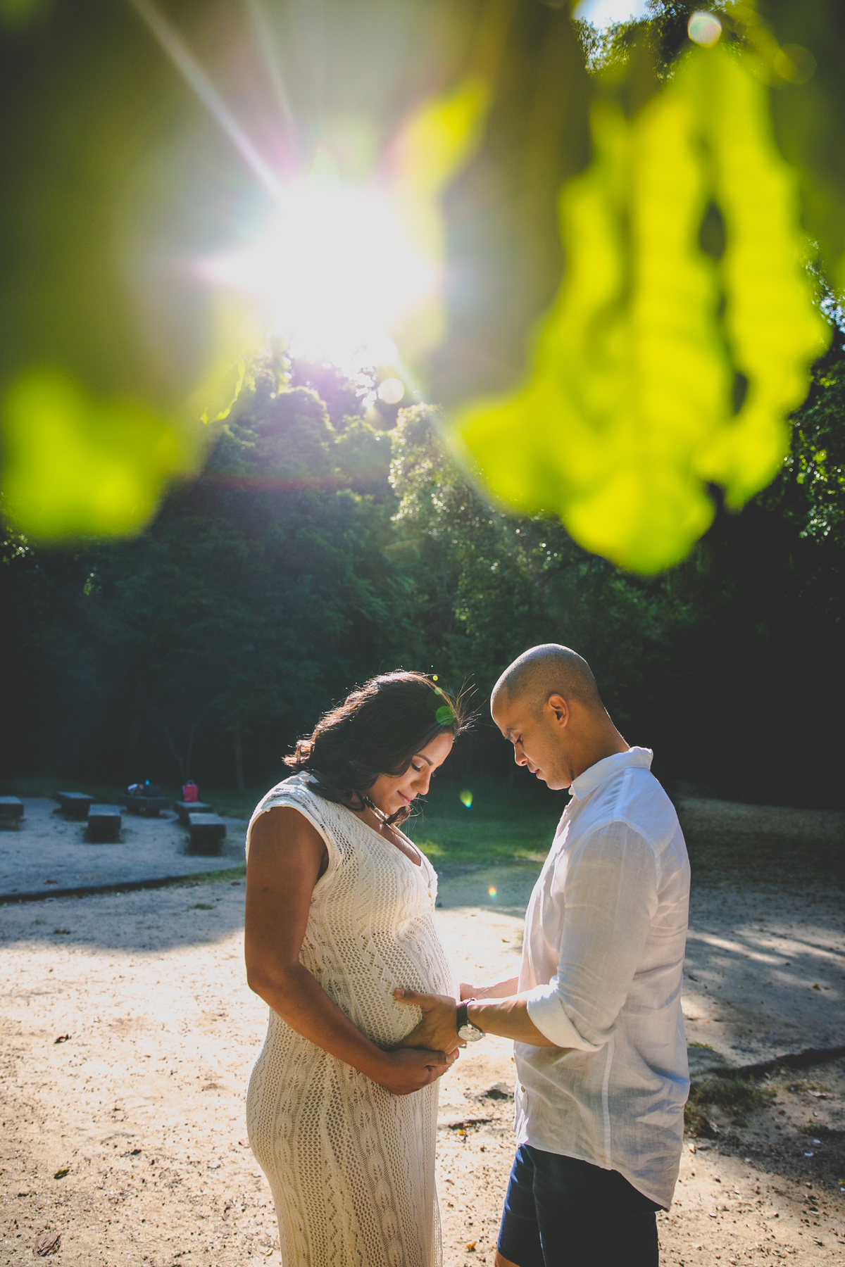 fotografia afetiva, de familia, gestante, de acompanhamento de bebe, reserva florestal do grajau, ensaio de gravida, ensaio na praia, ensaio de casal, fotografia de cinema, a cumplicidade entre os casais, a fé em Deus, casais que oram juntos