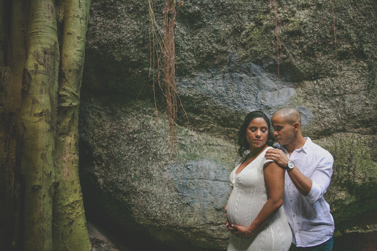 fotografia afetiva, de familia, gestante, de acompanhamento de bebe, reserva florestal do grajau, ensaio de gravida, ensaio na praia, ensaio de casal, fotografia de cinema, a cumplicidade entre os casais, a fé em Deus, casais que oram juntos