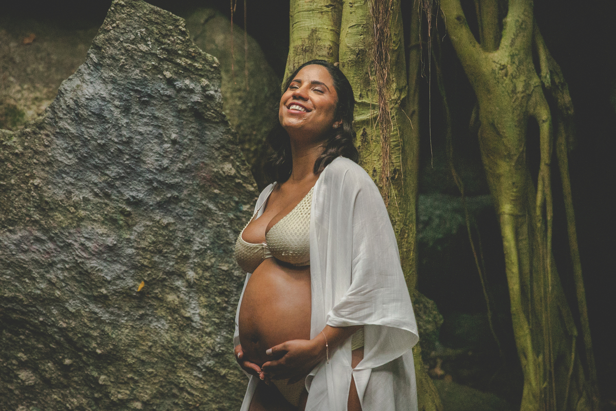 fotografia afetiva, de familia, gestante, de acompanhamento de bebe, reserva florestal do grajau, ensaio de gravida, ensaio na praia, ensaio de casal, fotografia de cinema, a cumplicidade entre os casais, a fé em Deus, casais que oram juntos
