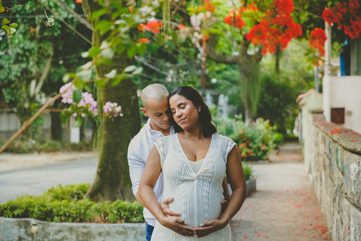 fotografia afetiva, de familia, gestante, de acompanhamento de bebe, reserva florestal do grajau, ensaio de gravida, ensaio na praia, ensaio de casal, fotografia de cinema, a cumplicidade entre os casais, a fé em Deus, casais que oram juntos