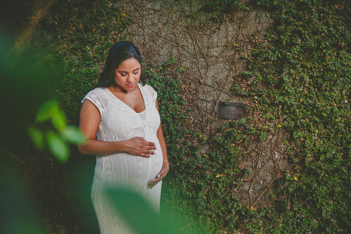 fotografia afetiva, de familia, gestante, de acompanhamento de bebe, rio de janeiro, ensaio em santa teresa, ensaio de gravida, ensaio na floresta ensaio de casal, fotografia de cinema, a cumplicidade entre os casais, cotidiano poesia