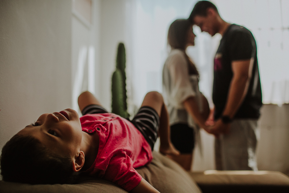 fotografia afetiva, de familia, gestante, de acompanhamento de bebe, rio de janeiro, ensaio em santa teresa, ensaio de gravida, ensaio na praia, ensaio de casal, fotografia de cinema, a cumplicidade entre os casais, a fé em Deus, casais que oram juntos