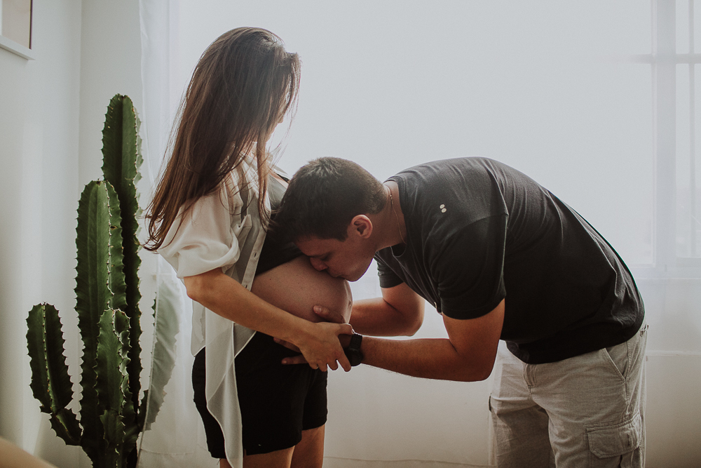 fotografia afetiva, de familia, gestante, de acompanhamento de bebe, reserva florestal do grajau, ensaio de gravida, ensaio na praia, ensaio de casal, fotografia de cinema, a cumplicidade entre os casais, a fé em Deus, brincar com os filhos