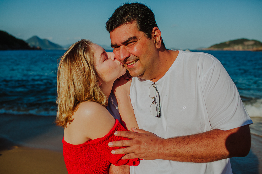 fotografia do sagrado feminino, retrato de familia, memorias afetivas, fotografia afetiva, fotografa de ensaios, cristo redentor, a importancia do pai na vida da menina, ensaio debutante, ensaio de 15 anos, outono rj, constelacao familiar