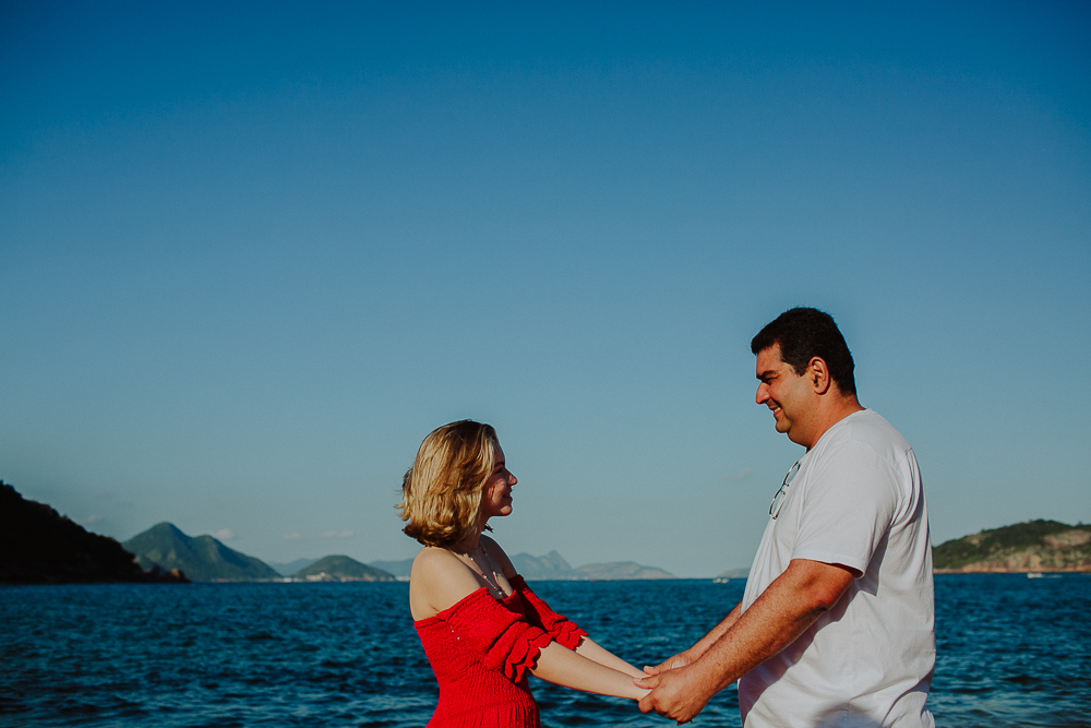 fotografia do sagrado feminino, retrato de familia, memorias afetivas, fotografia afetiva, fotografa de ensaios, cristo redentor, a importancia do pai na vida da menina, ensaio debutante, ensaio de 15 anos, outono rj, constelacao familiar