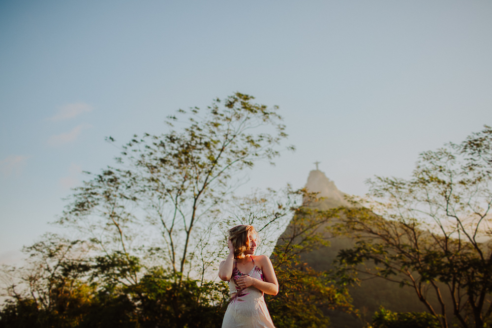 fotografia do sagrado feminino, fotografo de ensaio de empoderamento feminino, fotografia afetiva, fotografa de ensaios, cristo redentor, mulheres que correm com os lobos, mulher sagrada, ensaio debutante, ensaio de 15 anos, mirante dona marta