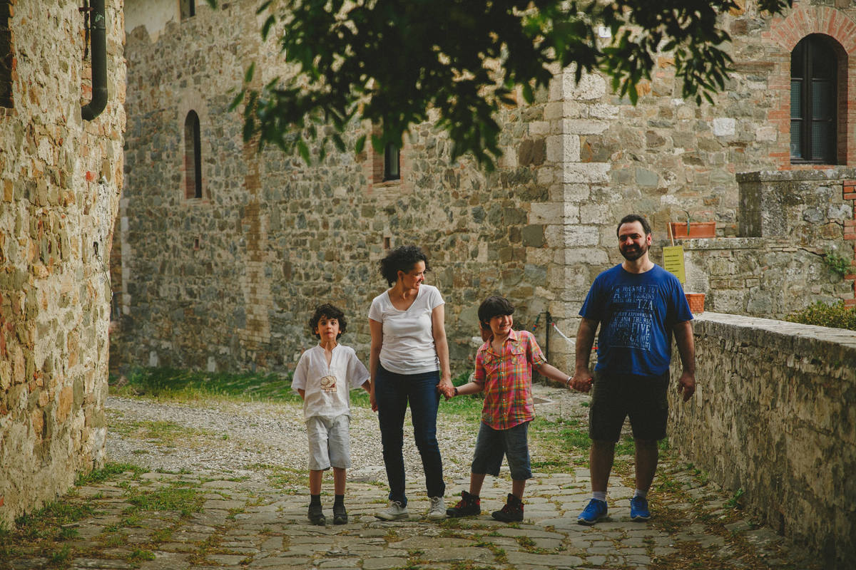 ritratto di famiglia italia, fotografo toscana, fotografo montalcino, fotografo poggio al vento, fotografo italiano, fotografo di matrimoni italia, fotografo di matrimoni roma, fotografo di matromoni toscana, fotografo di matrimoni venezia, fotografo