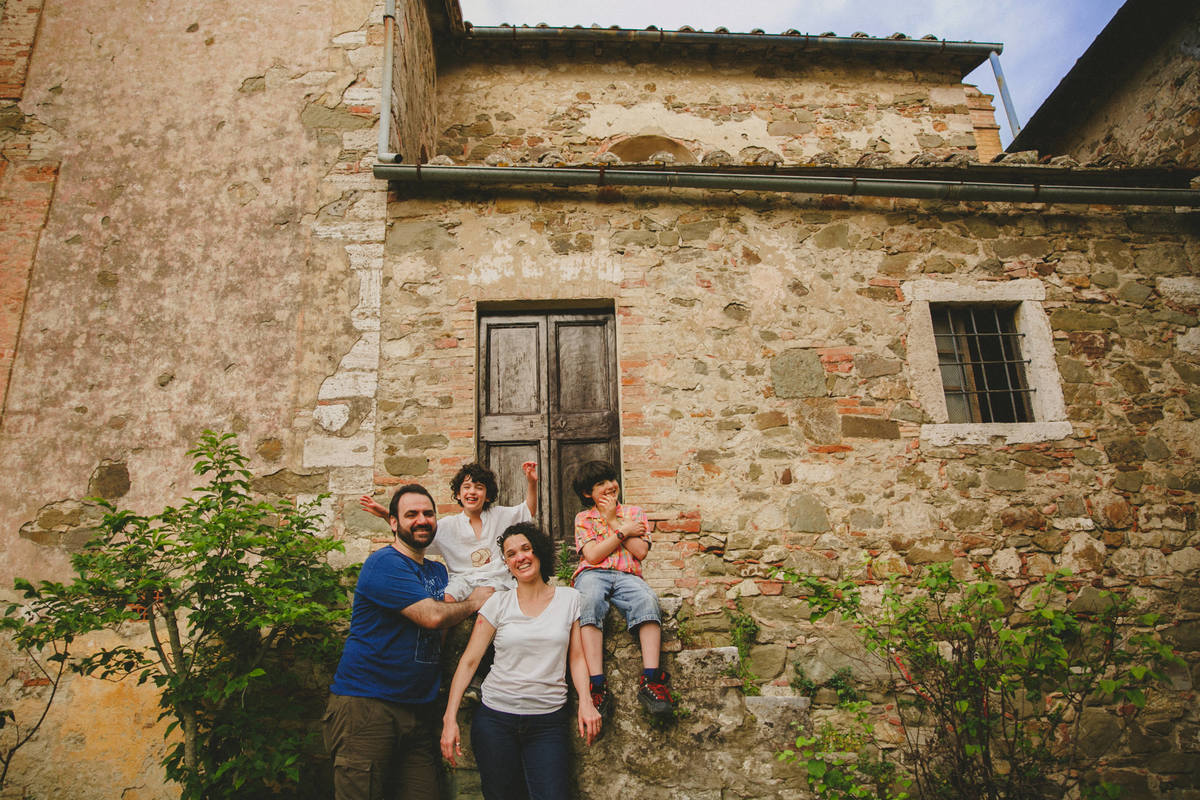 ritratto di famiglia italia, fotografo toscana, fotografo montalcino, fotografo poggio al vento, fotografo italiano, fotografo di matrimoni italia, fotografo di matrimoni roma, fotografo di matromoni toscana, fotografo di matrimoni venezia, fotografo