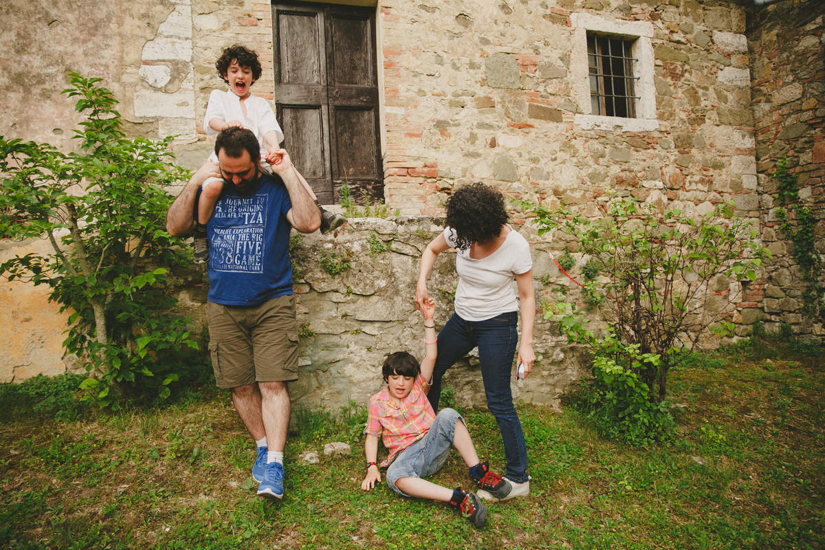 ritratto di famiglia italia, fotografo toscana, fotografo montalcino, fotografo poggio al vento, fotografo italiano, fotografo di matrimoni italia, fotografo di matrimoni roma, fotografo di matromoni toscana, fotografo di matrimoni, casteglione