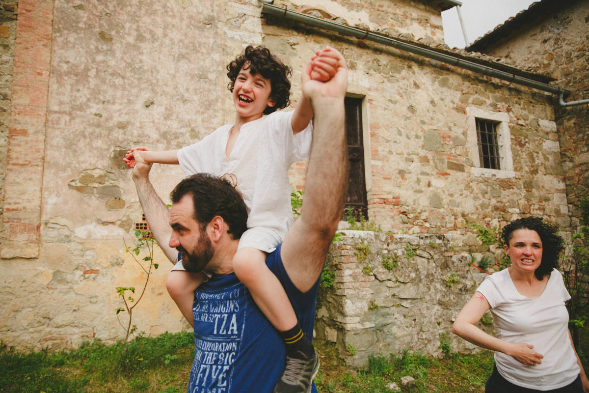 ritratto di famiglia italia, fotografo toscana, fotografo montalcino, fotografo poggio al vento, fotografo italiano, fotografo di matrimoni italia, fotografo di matrimoni roma, fotografo di matromoni toscana, fotografo di matrimoni, casteglione