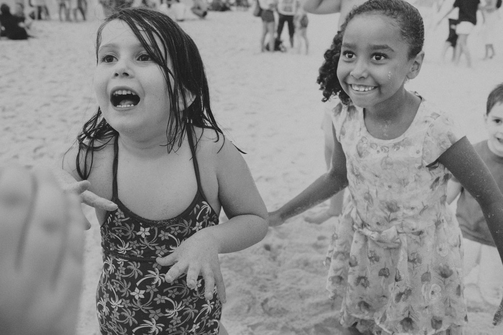 Photo de famille, France &agrave; Arpoador, Affective Photographie Aline Lelles et Rodrigo Wittitz, Test de famille, Photo de famille, enfant, jouer, Yemanja Party