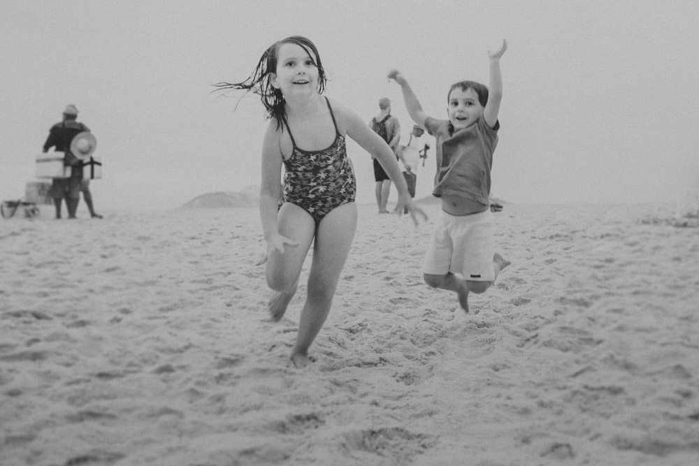 Photo de famille, France &agrave; Arpoador, Affective Photographie Aline Lelles et Rodrigo Wittitz, Test de famille, Photo de famille, enfant, jouer, Yemanja Party