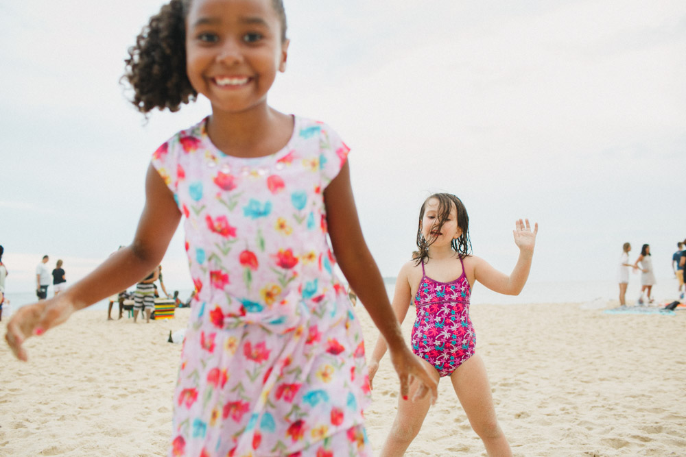 Photo de famille, France &agrave; Arpoador, Affective Photographie Aline Lelles et Rodrigo Wittitz, Test de famille, Photo de famille, enfant, jouer, Yemanja Party
