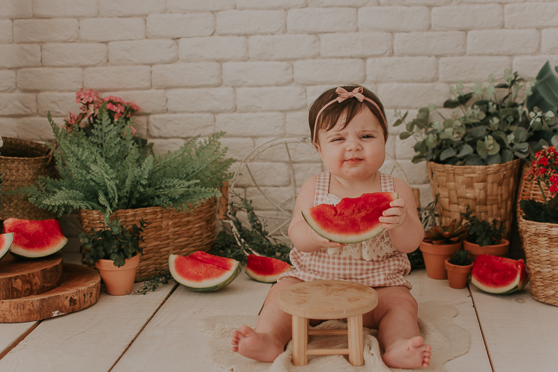 mini sessão; ensaio infantil; sessao melancia ; ensaio melancia; fotos com melancia ; sessao com frutinhas; fotos de bebe com melancia ; fotografa campo grande; fotos de bebes; maternidade; campo grande; mini ensaio; acompanhamento de bebe, introducao ali