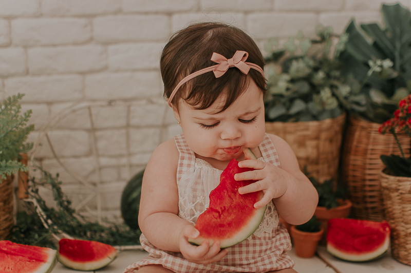 mini sessão; ensaio infantil; sessao melancia ; ensaio melancia; fotos com melancia ; sessao com frutinhas; fotos de bebe com melancia ; fotografa campo grande; fotos de bebes; maternidade; campo grande; mini ensaio; acompanhamento de bebe, introducao ali