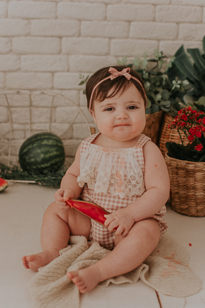 mini sessão; ensaio infantil; sessao melancia ; ensaio melancia; fotos com melancia ; sessao com frutinhas; fotos de bebe com melancia ; fotografa campo grande; fotos de bebes; maternidade; campo grande; mini ensaio; acompanhamento de bebe, introducao ali