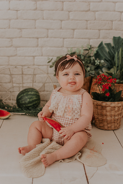 mini sessão; ensaio infantil; sessao melancia ; ensaio melancia; fotos com melancia ; sessao com frutinhas; fotos de bebe com melancia ; fotografa campo grande; fotos de bebes; maternidade; campo grande; mini ensaio; acompanhamento de bebe, introducao ali