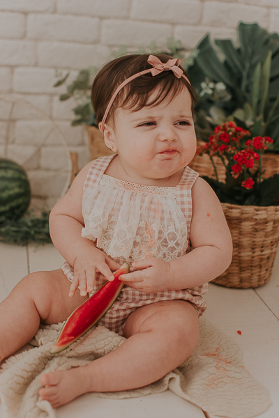 mini sessão; ensaio infantil; sessao melancia ; ensaio melancia; fotos com melancia ; sessao com frutinhas; fotos de bebe com melancia ; fotografa campo grande; fotos de bebes; maternidade; campo grande; mini ensaio; acompanhamento de bebe, introducao ali