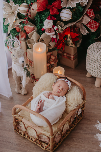 sessao newborn; newborn; campo grande; fotos fran duailibi; mae de menina; pai de menina; newborn girl; mudo rosa; ensaio newborn; fotos de recem nascido campo grande; fotografo em campo grande; fotos de bebe; bebe com mamae; bebe com familia