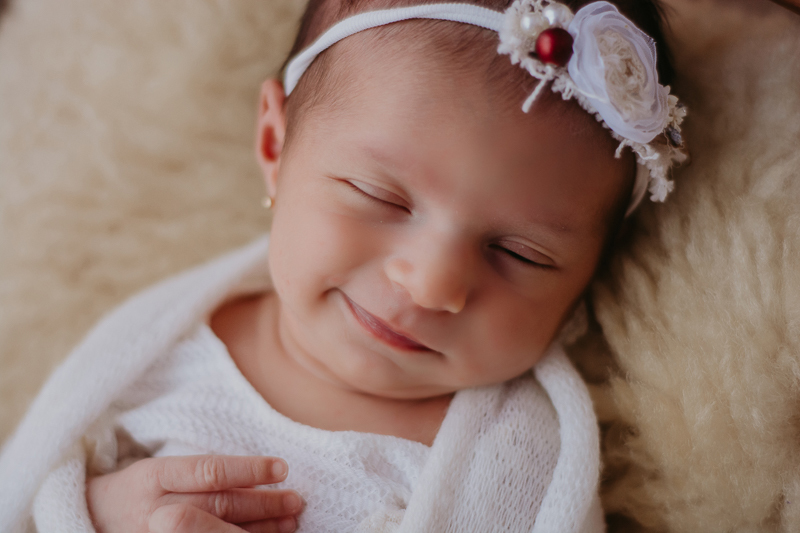 sessao newborn; newborn; campo grande; fotos fran duailibi; mae de menina; pai de menina; newborn girl; mudo rosa; ensaio newborn; fotos de recem nascido campo grande; fotografo em campo grande; fotos de bebe; bebe com mamae; bebe com familia