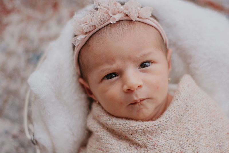 sessao newborn; newborn; campo grande; fotos fran duailibi; mae de menina; pai de menina; newborn girl; mudo rosa; ensaio newborn; fotos de recem nascido campo grande; fotografo em campo grande; fotos de bebe; bebe com mamae; bebe com familia