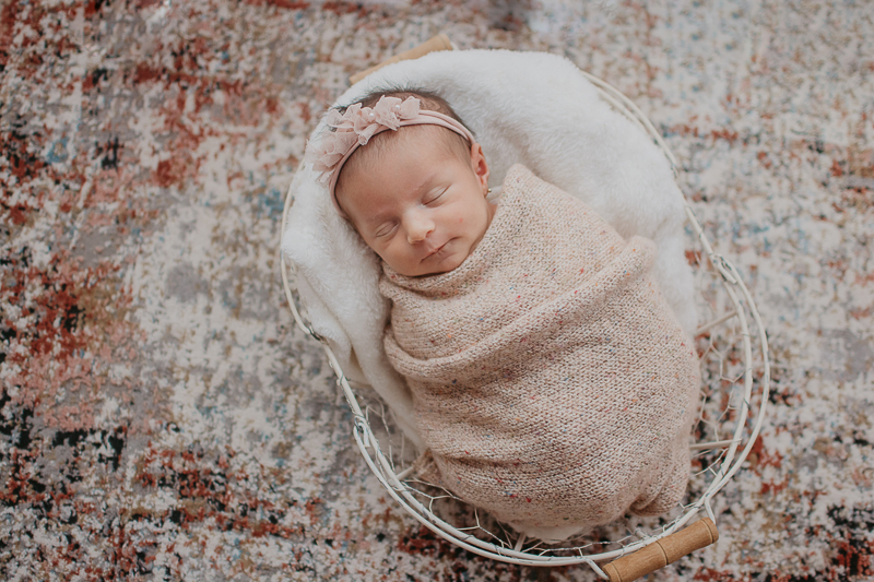 sessao newborn; newborn; campo grande; fotos fran duailibi; mae de menina; pai de menina; newborn girl; mudo rosa; ensaio newborn; fotos de recem nascido campo grande; fotografo em campo grande; fotos de bebe; bebe com mamae; bebe com familia