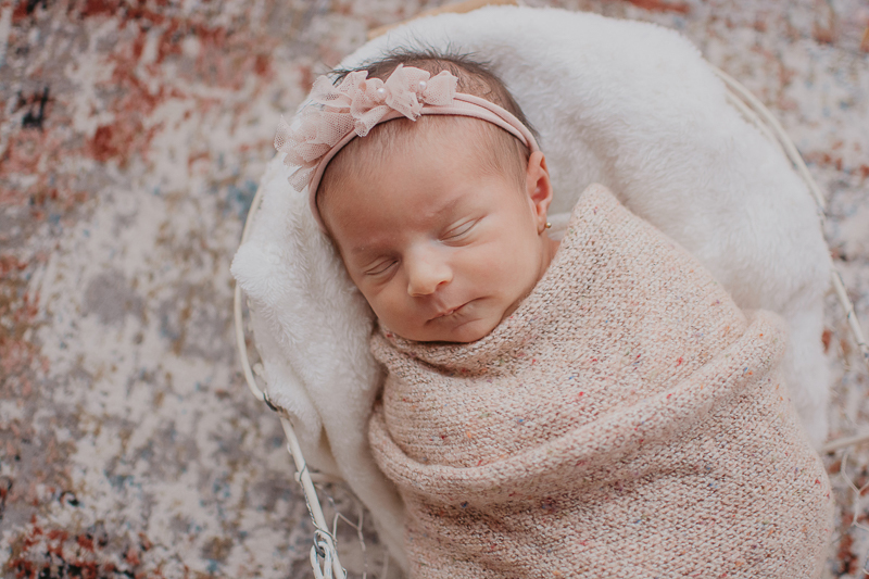 sessao newborn; newborn; campo grande; fotos fran duailibi; mae de menina; pai de menina; newborn girl; mudo rosa; ensaio newborn; fotos de recem nascido campo grande; fotografo em campo grande; fotos de bebe; bebe com mamae; bebe com familia