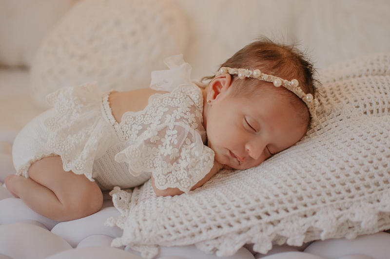 sessao newborn; newborn; campo grande; fotos fran duailibi; mae de menina; pai de menina; newborn girl; mudo rosa; ensaio newborn; fotos de recem nascido campo grande; fotografo em campo grande; fotos de bebe; bebe com mamae; bebe com familia