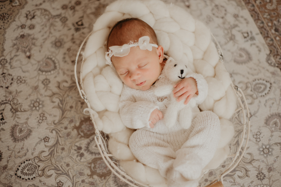 sessao newborn; newborn; campo grande; fotos fran duailibi; mae de menina; pai de menina; newborn girl; mudo rosa; ensaio newborn; fotos de recem nascido campo grande; fotografo em campo grande; fotos de bebe; bebe com mamae; bebe com familia