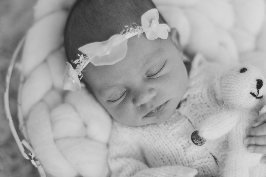 sessao newborn; newborn; campo grande; fotos fran duailibi; mae de menina; pai de menina; newborn girl; mudo rosa; ensaio newborn; fotos de recem nascido campo grande; fotografo em campo grande; fotos de bebe; bebe com mamae; bebe com familia