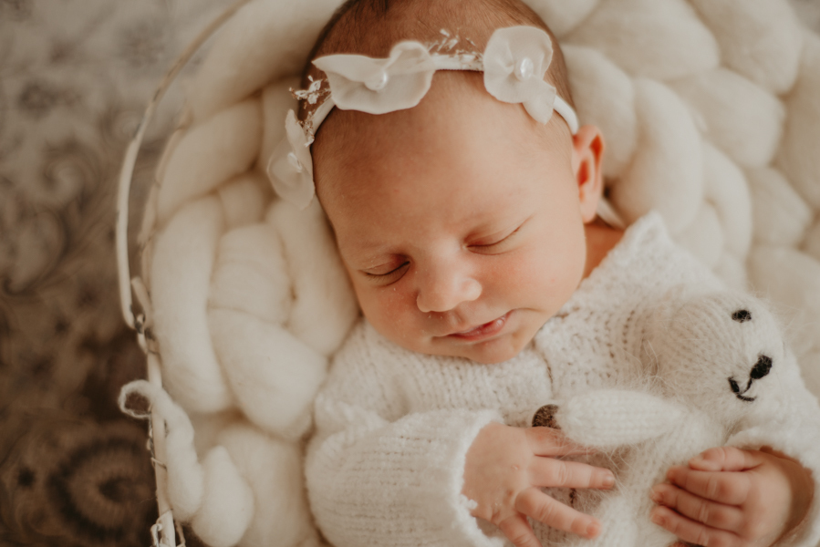 sessao newborn; newborn; campo grande; fotos fran duailibi; mae de menina; pai de menina; newborn girl; mudo rosa; ensaio newborn; fotos de recem nascido campo grande; fotografo em campo grande; fotos de bebe; bebe com mamae; bebe com familia