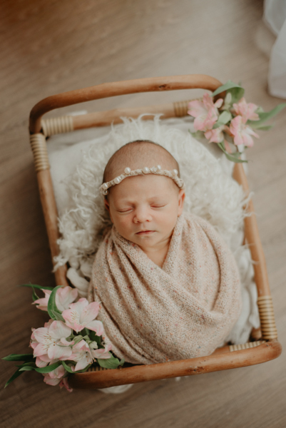 sessao newborn; newborn; campo grande; fotos fran duailibi; mae de menina; pai de menina; newborn girl; mudo rosa; ensaio newborn; fotos de recem nascido campo grande; fotografo em campo grande; fotos de bebe; bebe com mamae; bebe com familia