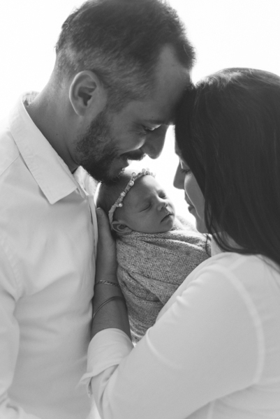 sessao newborn; newborn; campo grande; fotos fran duailibi; mae de menina; pai de menina; newborn girl; mudo rosa; ensaio newborn; fotos de recem nascido campo grande; fotografo em campo grande; fotos de bebe; bebe com mamae; bebe com familia