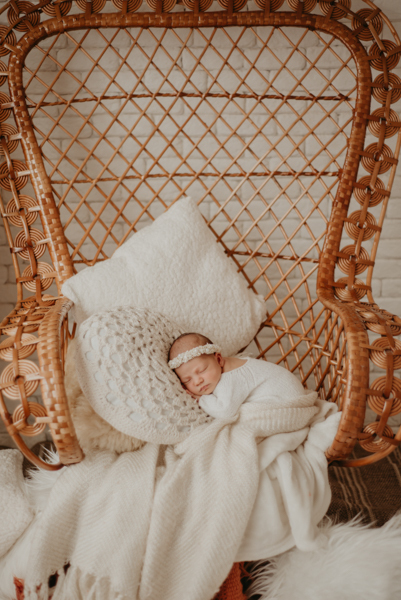 sessao newborn; newborn; campo grande; fotos fran duailibi; mae de menina; pai de menina; newborn girl; mudo rosa; ensaio newborn; fotos de recem nascido campo grande; fotografo em campo grande; fotos de bebe; bebe com mamae; bebe com familia