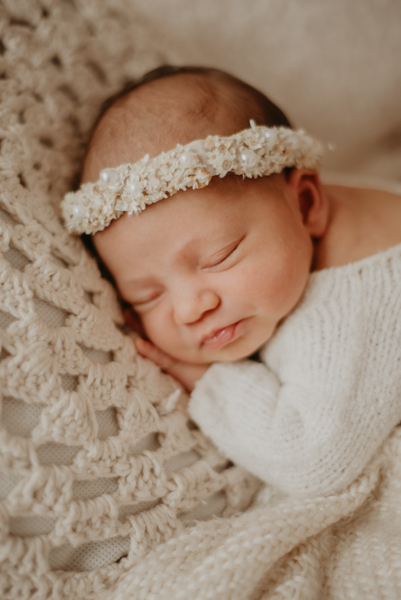 sessao newborn; newborn; campo grande; fotos fran duailibi; mae de menina; pai de menina; newborn girl; mudo rosa; ensaio newborn; fotos de recem nascido campo grande; fotografo em campo grande; fotos de bebe; bebe com mamae; bebe com familia