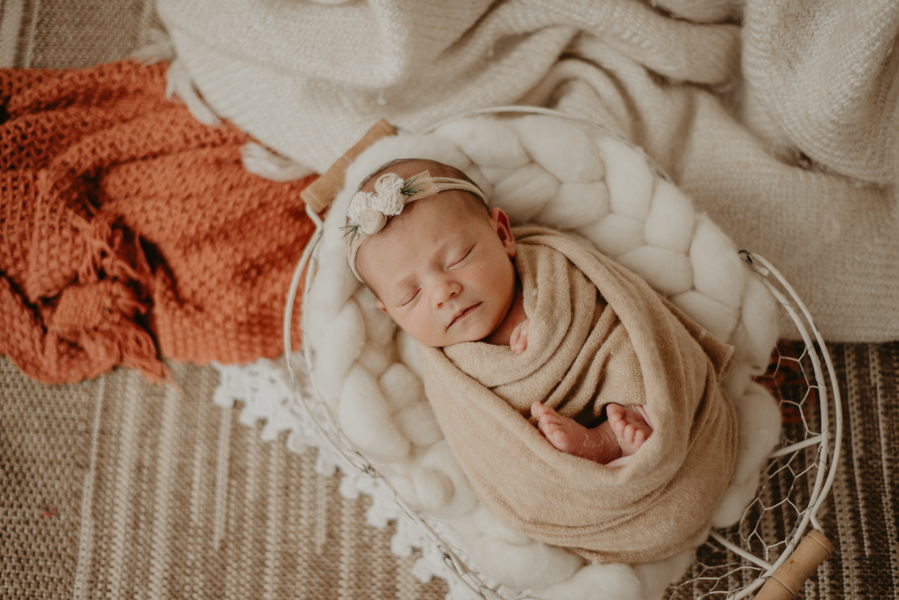 sessao newborn; newborn; campo grande; fotos fran duailibi; mae de menina; pai de menina; newborn girl; mudo rosa; ensaio newborn; fotos de recem nascido campo grande; fotografo em campo grande; fotos de bebe; bebe com mamae; bebe com familia