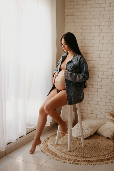 ensaio de gestante; fotos de gravida estudio ; estudio de fotos em campo grande; fotos fran duailibi; fotografa campo grande; gestante com brilho; ensaio gravida; ensaio criativo gestante; fotos de gravida; gestante nu; gravida jeans e brilho