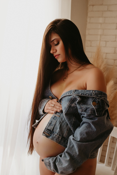 ensaio de gestante; fotos de gravida estudio ; estudio de fotos em campo grande; fotos fran duailibi; fotografa campo grande; gestante com brilho; ensaio gravida; ensaio criativo gestante; fotos de gravida; gestante nu; gravida jeans e brilho