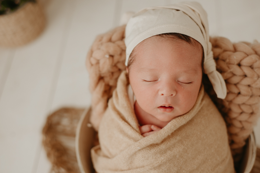 sessao newborn; newborn; campo grande; fotos fran duailibi; mae de menina; pai de menina; newborn girl; mudo rosa; ensaio newborn; fotos de recem nascido campo grande; fotografo em campo grande; fotos de bebe; bebe com mamae; bebe com familia